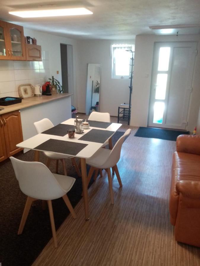 伦布尔克Podkrovni Apartman Tereza公寓 外观 照片